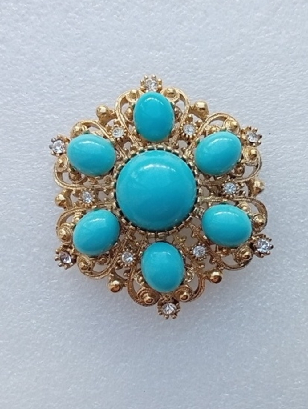 Vintage Gold-tone Filigree Brooch Featuring Turquoise Cabochones & Cristal Rh-s